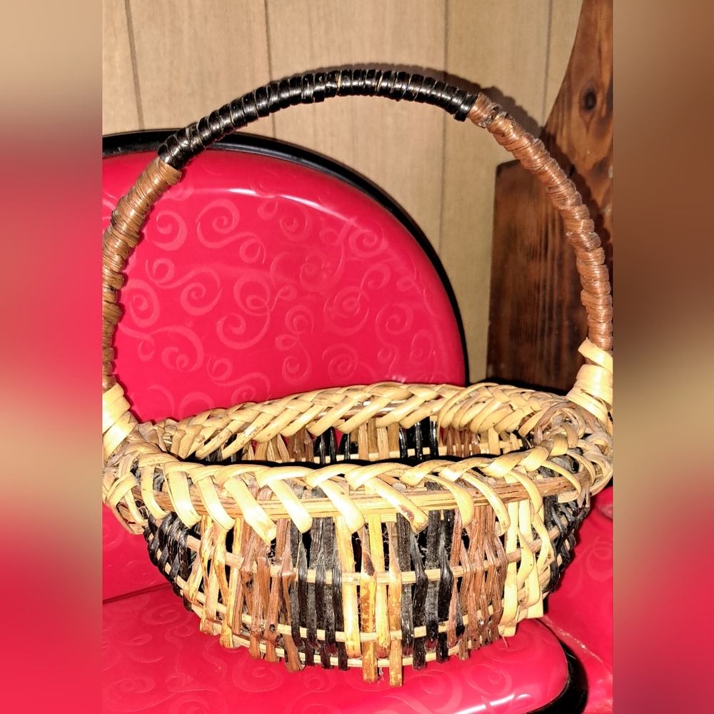 Vintage WOVEN Oak Splint EGG GATHERING BUTTOCKS BASKET Primative Style